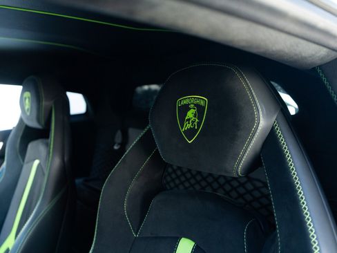 Used 2019 Lamborghini Aventador SVJ image 26