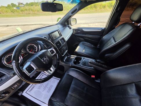 Used 2018 Dodge Grand Caravan GT FWD image 3