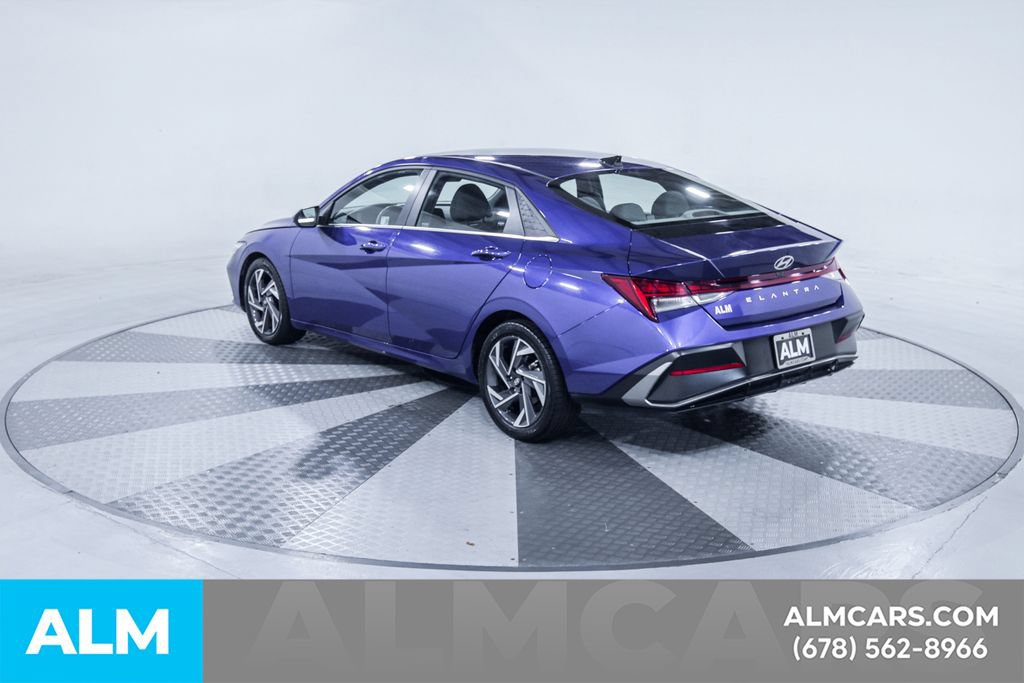 Used 2025 Hyundai Elantra SEL FWD image 7
