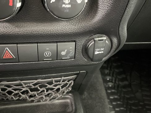 Used 2017 Jeep Wrangler Unlimited Sahara w/ Connectivity Group image 19