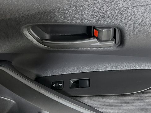 Used 2022 Toyota Corolla LE FWD image 32