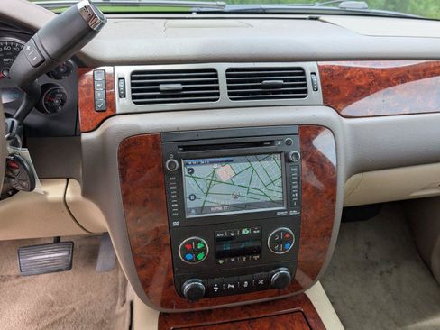 Used 2013 Chevrolet Tahoe LTZ AWD/4WD image 17