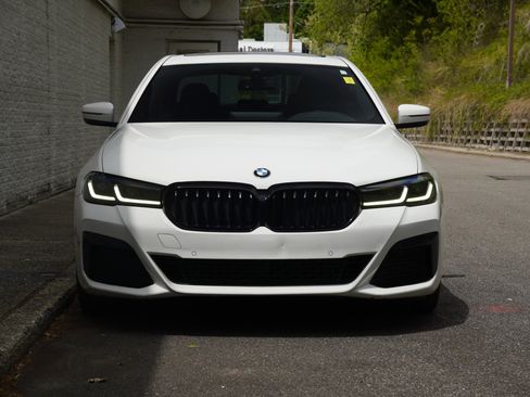 Used 2021 BMW 530i w/ M Sport Package RWD image 9