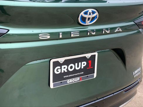 Used 2024 Toyota Sienna Limited image 29