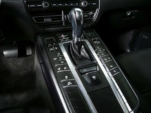 Certified 2019 Porsche Macan image 19
