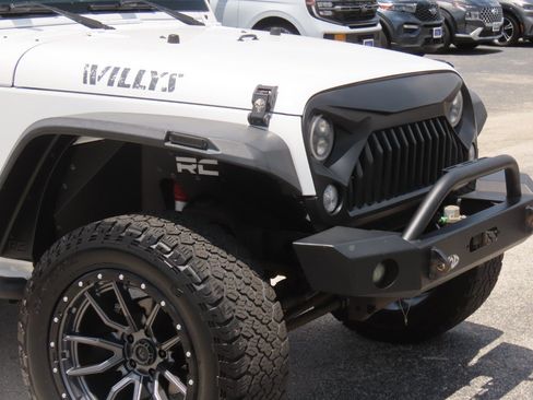 Used 2017 Jeep Wrangler Sport AWD/4WD image 6