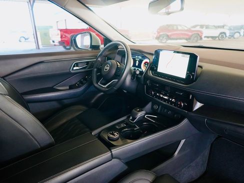 Used 2021 Nissan Rogue Platinum image 9