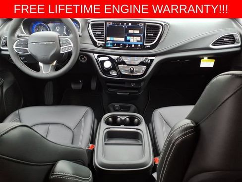 New 2027 Chrysler Pacifica Select AWD/4WD image 27