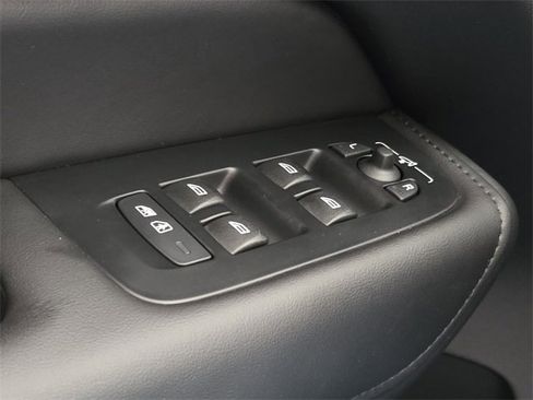 Certified 2025 Volvo XC60 B5 Plus image 37