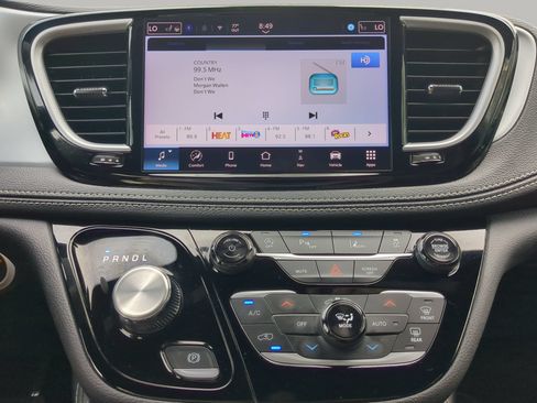 Used 2025 Chrysler Pacifica Limited FWD image 60