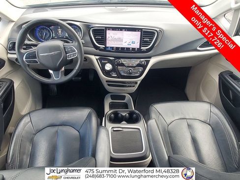Used 2022 Chrysler Pacifica Touring-L FWD image 20