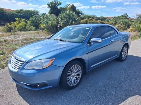 Used 2011 Chrysler 200 Limited image 1