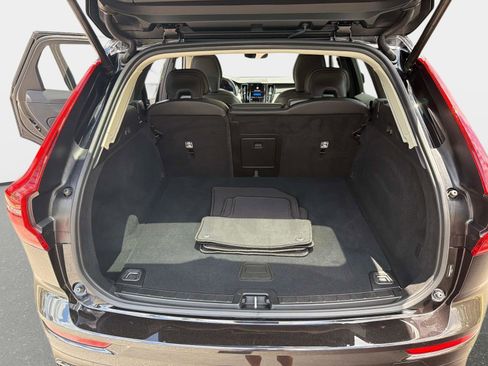 Certified 2025 Volvo XC60 B5 Core AWD/4WD image 11