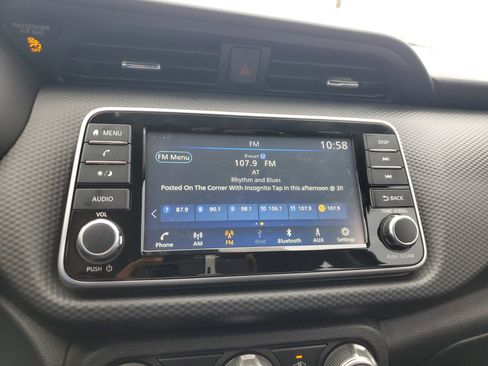 Used 2024 Nissan Kicks S image 19