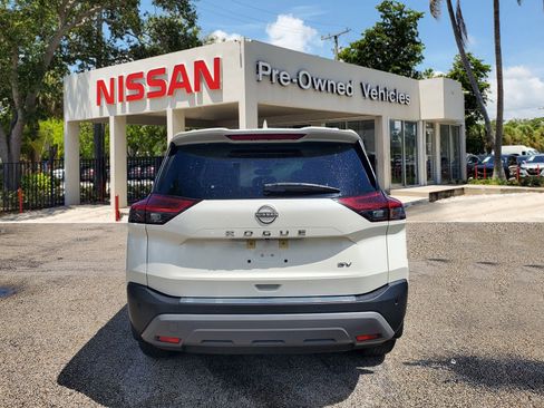 Used 2022 Nissan Rogue SV w/ SV Premium Package image 5