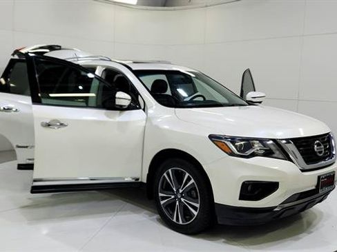 Used 2017 Nissan Pathfinder Platinum w/ Cargo Package AWD/4WD image 29