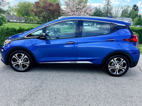 Used 2017 Chevrolet Bolt Premier w/ Driver Confidence II Package FWD image 3