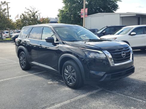 Used 2022 Nissan Pathfinder S FWD image 3