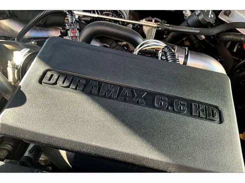 Used 2024 GMC Sierra 2500 AT4 image 36