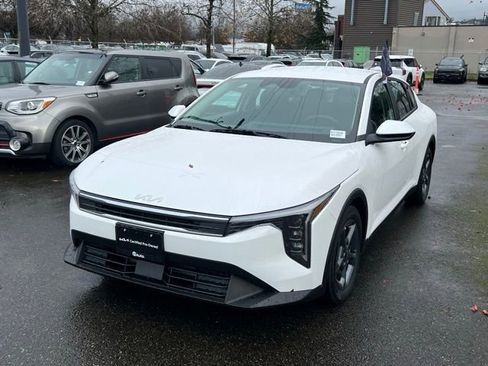 Certified 2025 Kia K4 LXS image 2