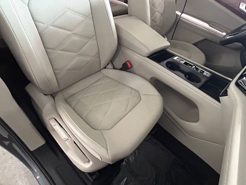 Used 2024 Volkswagen Atlas SE image 37