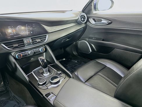 Used 2018 Alfa Romeo Giulia AWD image 22