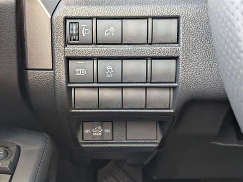 Certified 2025 Toyota Tacoma SR5 AWD/4WD image 15