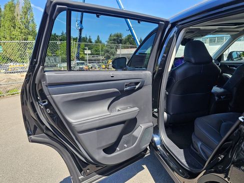 New 2026 Toyota Highlander XLE AWD/4WD image 16