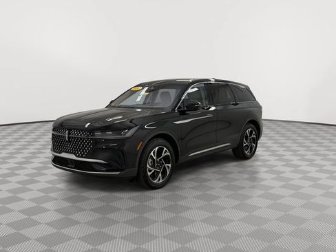 Used 2024 Lincoln Nautilus Premier AWD/4WD image 4