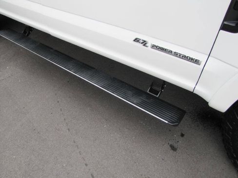 Used 2022 Ford F250 Lariat w/ Tremor Off-Road Package image 31