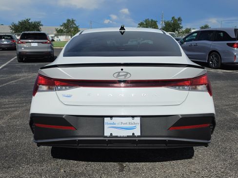 Used 2025 Hyundai Elantra Sport FWD image 5