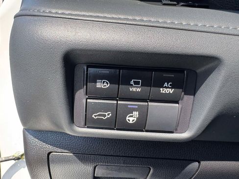 Used 2023 Toyota Highlander Limited image 27