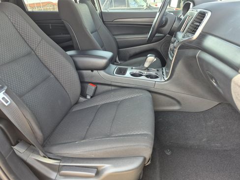 Used 2021 Jeep Grand Cherokee Laredo AWD/4WD image 23
