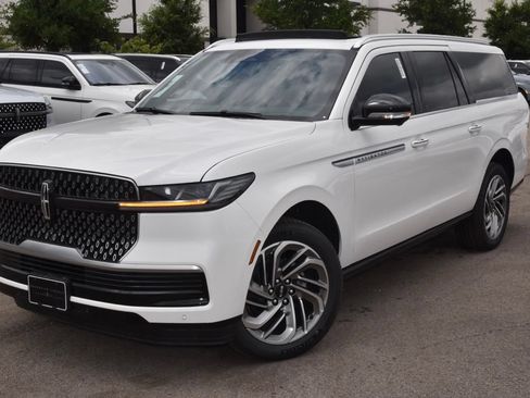 New 2026 Lincoln Navigator L Reserve AWD/4WD image 11