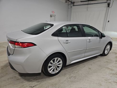 Used 2024 Toyota Corolla LE w/ LE Convenience Package FWD image 4