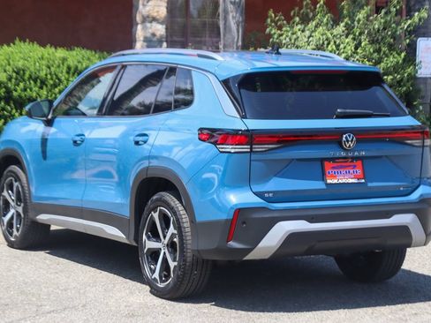 Used 2025 Volkswagen Tiguan SE AWD/4WD image 6