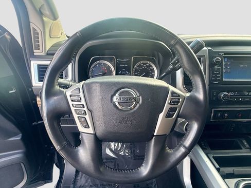 Used 2017 Nissan Titan SL image 11