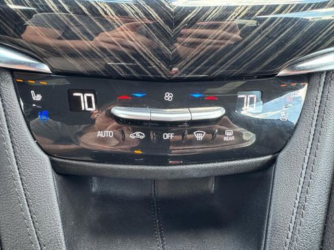 Used 2025 Cadillac XT6 Premium Luxury image 29