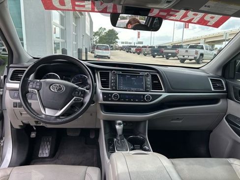 Used 2018 Toyota Highlander Limited FWD image 38