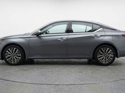 Used 2025 Nissan Altima 2.5 SV image 3