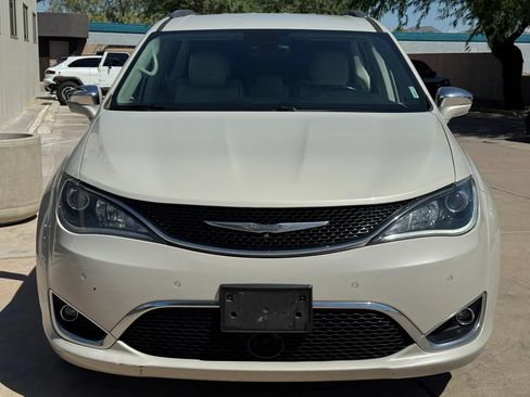 Used 2017 Chrysler Pacifica Limited w/ UConnect Theater Package FWD image 3