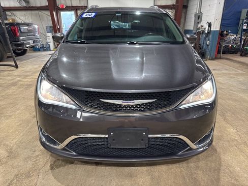 Used 2020 Chrysler Pacifica Touring-L image 6