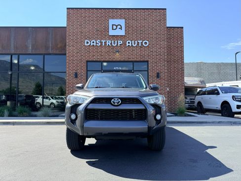 Used 2016 Toyota 4Runner SR5 AWD/4WD image 3