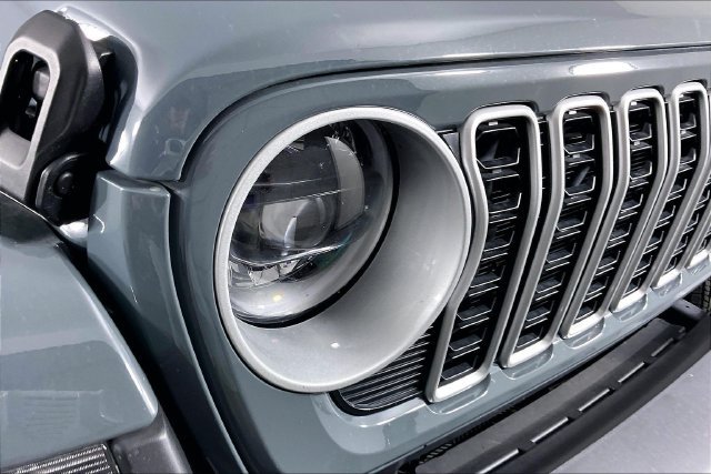 Used 2026 Jeep Wrangler Unlimited Sahara AWD/4WD image 28