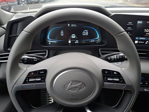 Certified 2025 Hyundai Elantra Sport image 19