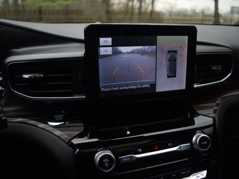 Used 2023 Ford Explorer Limited w/ Equipment Group 301A image 10