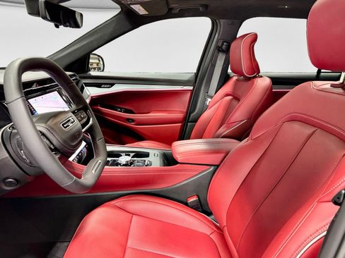 Used 2025 Jeep Wagoneer S Launch Edition image 18