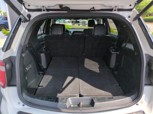 Used 2019 Ford Explorer Limited w/ Class III Trailer Tow Package FWD image 36