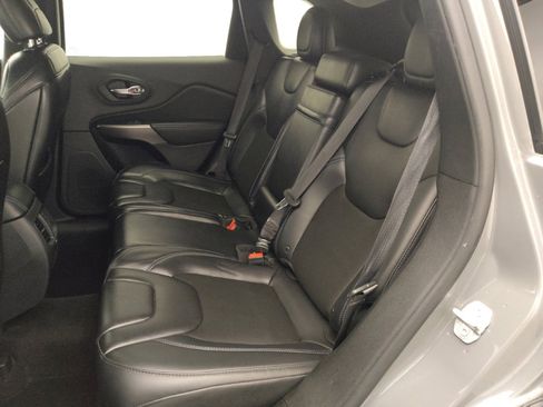 Used 2019 Jeep Cherokee Latitude Plus w/ Cold Weather Group image 18