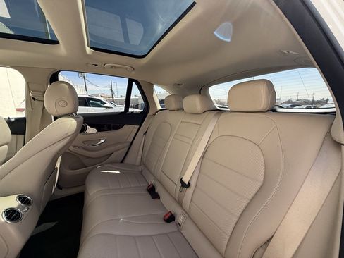 Used 2021 Mercedes-Benz GLC 300 image 7